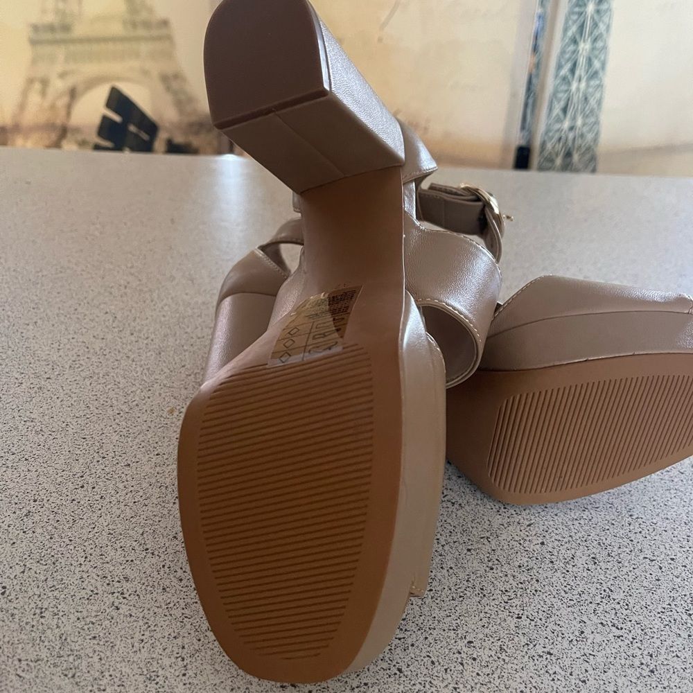 H&M strappy chunky heeled sandals NWOT - Picture 6 of 6